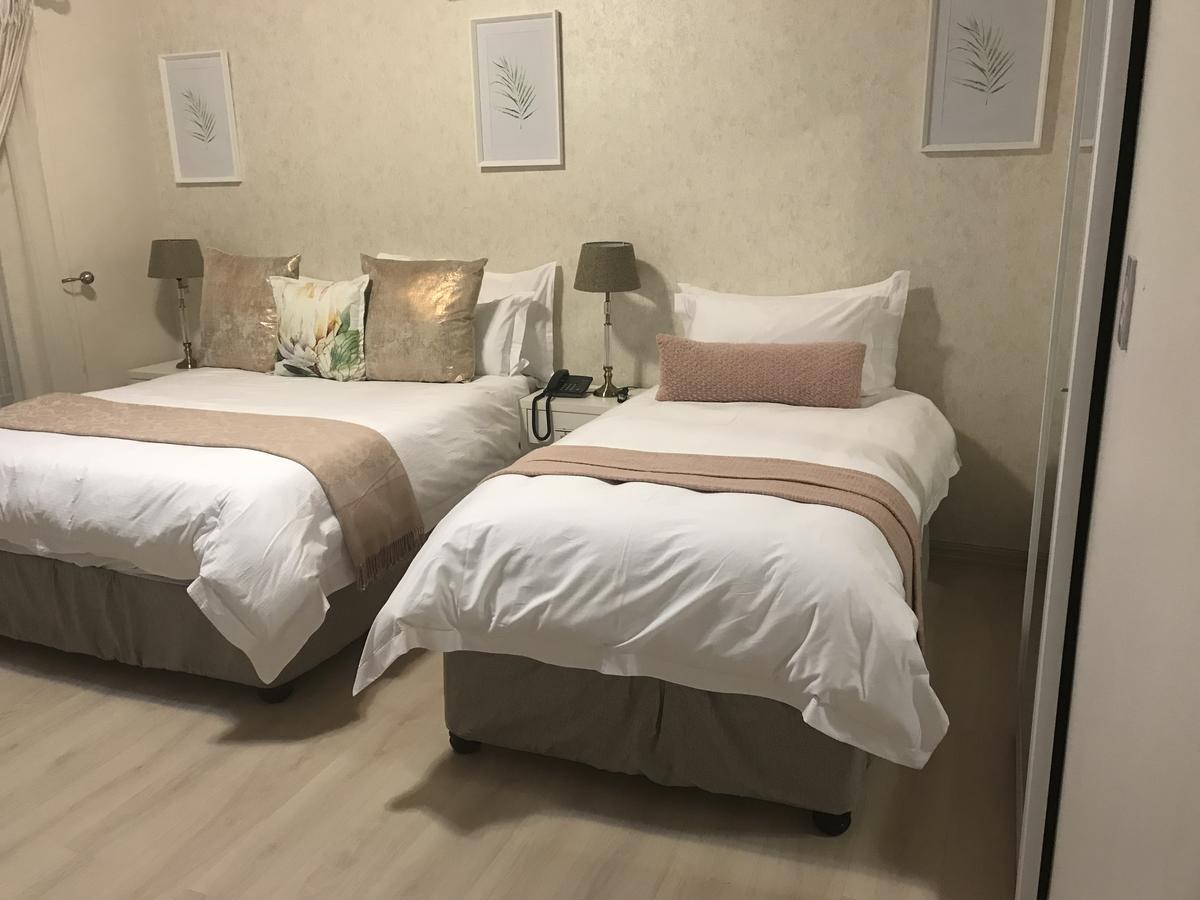 Comfort Guest House Pretoria-Noord Esterno foto