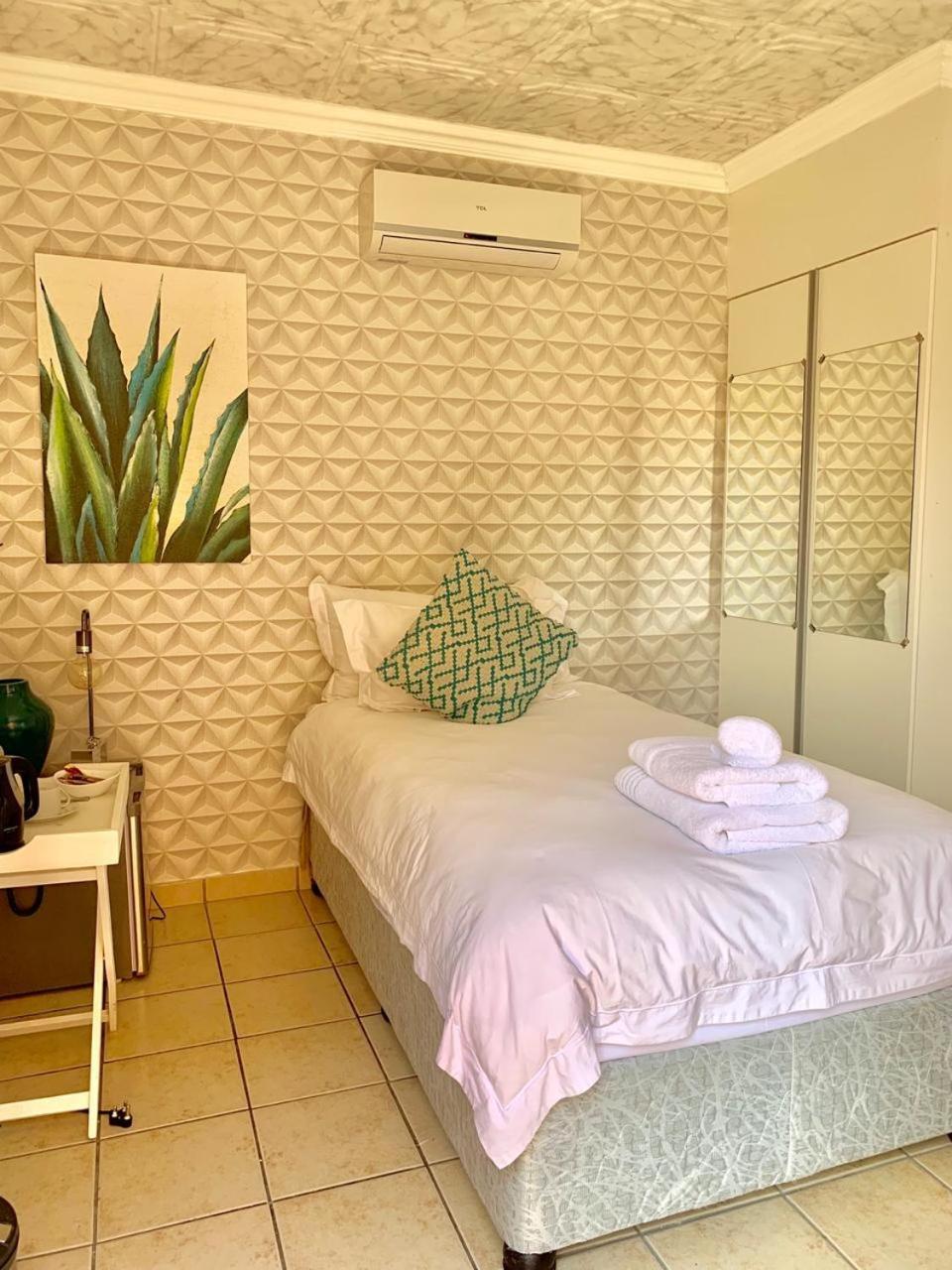 Comfort Guest House Pretoria-Noord Esterno foto